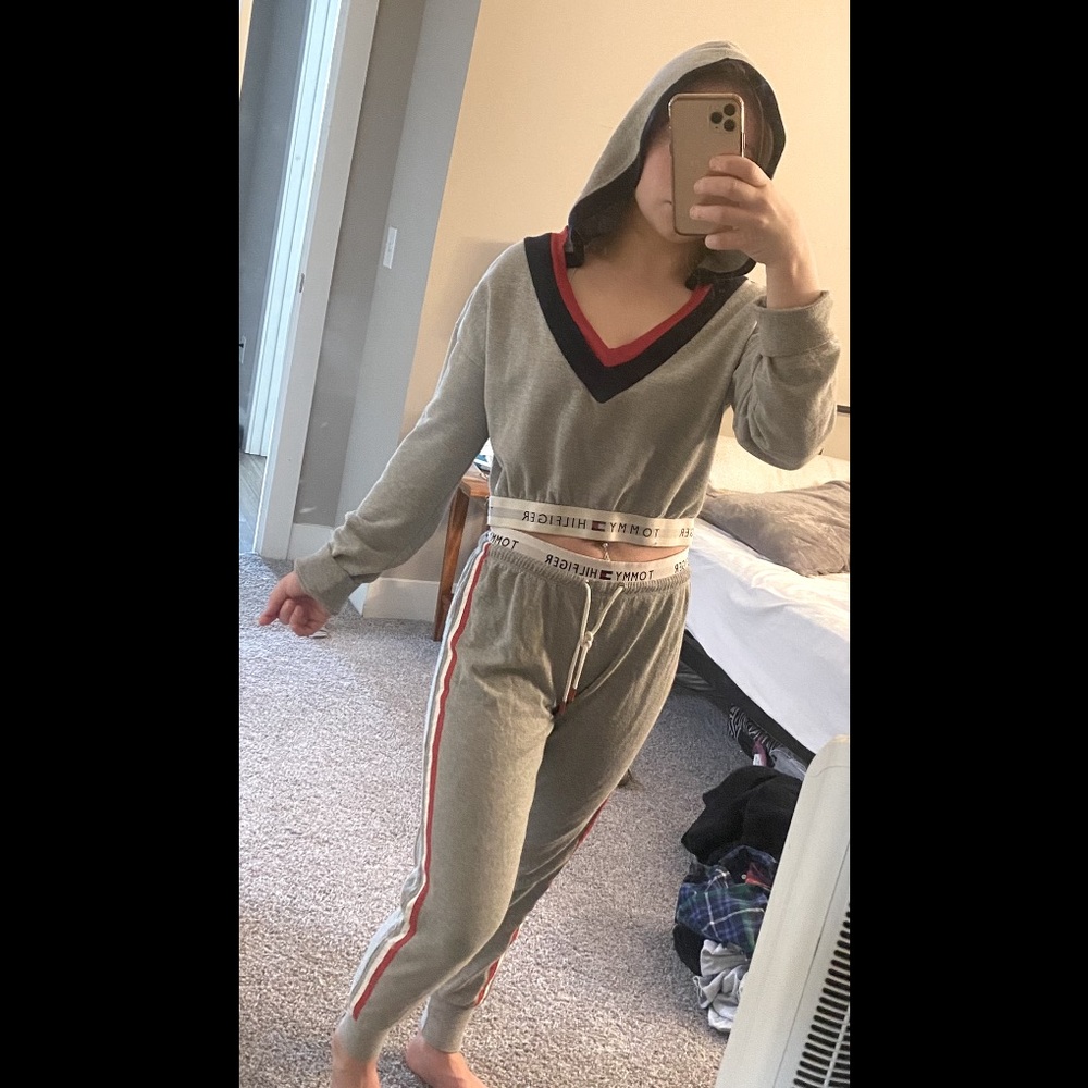 Tommy Hilfiger sweat suit